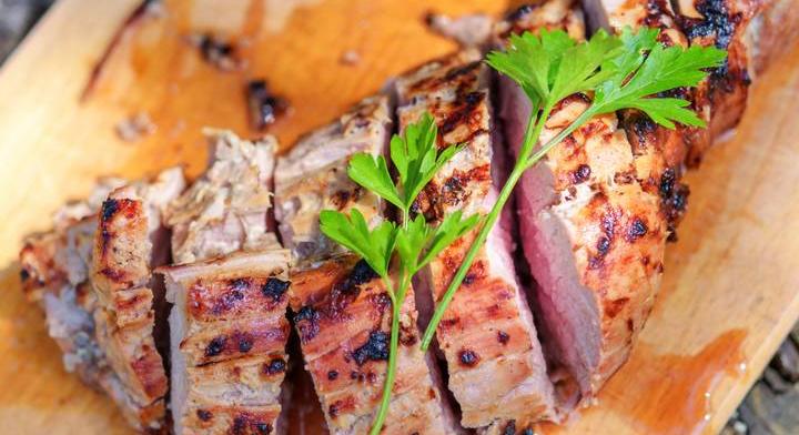 Grillezett, szaftos szűzpecsenye: mennyei páccal készül a hús