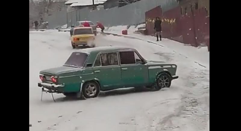 Kifogott az orosz ladásokon a havas emelkedő