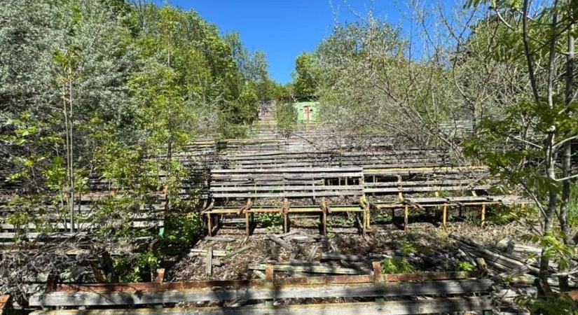 Az utolsó film után... – 12 éve zárt be az elhagyatott kertmozi a Balatonnál
