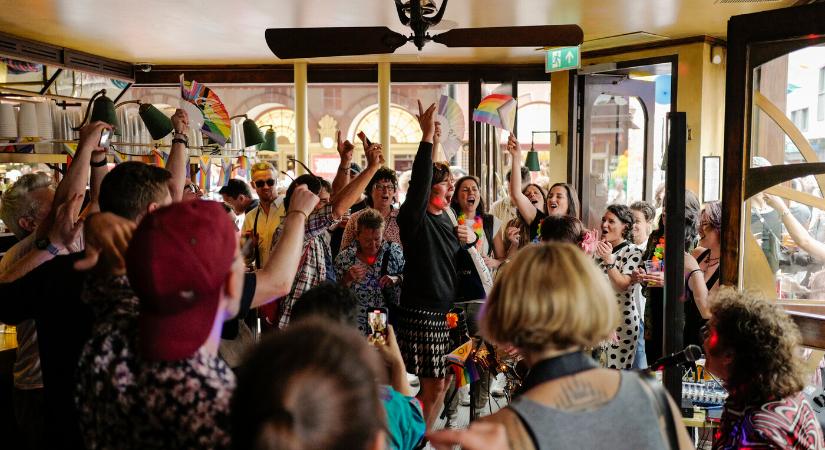 Százezrek vettek részt a London Pride-on