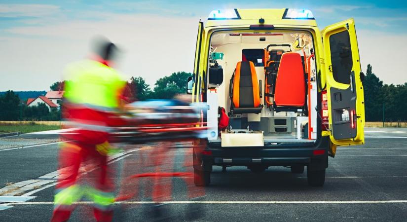Súlyos baleset ért egy siklóernyőst Fejér vármegyében