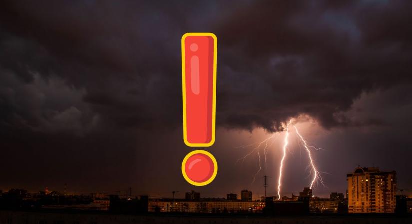 Vihar pokla száguld felénk! Kint a figyelmeztetés: akár felhőszakadás, jégeső is törhet ránk