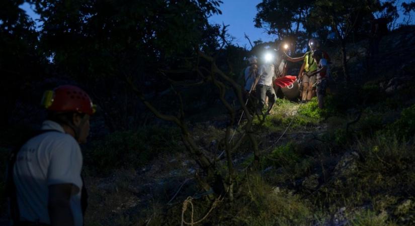 Többszörös törést szenvedett egy siklóernyős, miután a hegyoldalba csapódott Csákberénynél