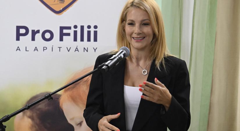 Hadházy Ákos: 5 milliós nyakláncban jótékonykodott Várkonyi Andrea