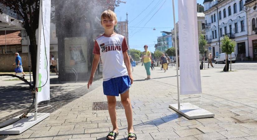 Leizzad, ha megtudja, hideget vagy meleget jó-e inni hőségben