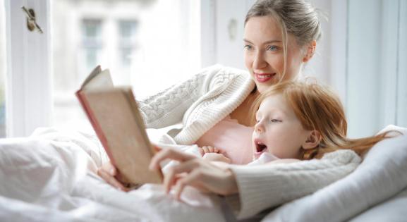 Így érheted el, hogy a gyerek nyáron is sokat olvasson
