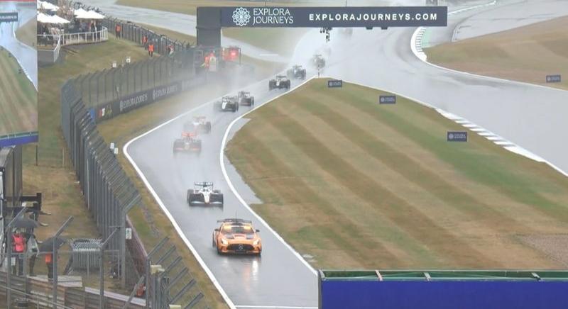 Szakadó eső miatt félbeszakították az F3-as főfutamot Silverstone-ban