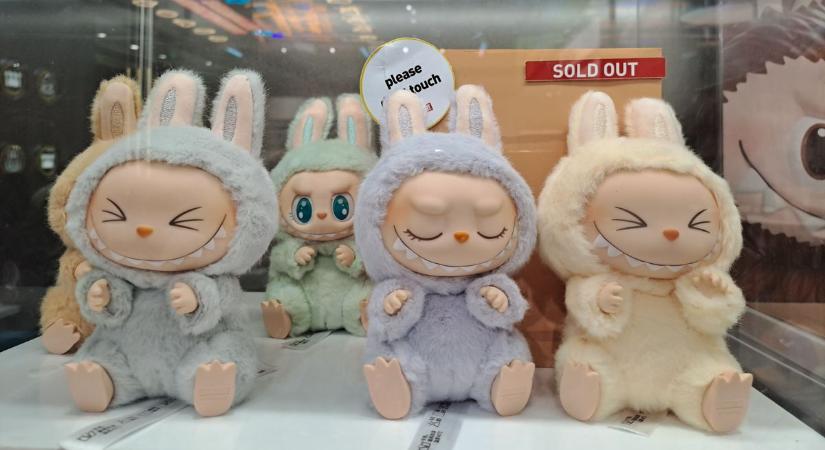 A figura, amire most mindenki vadászik – Labubu már Dunaújvárosban is