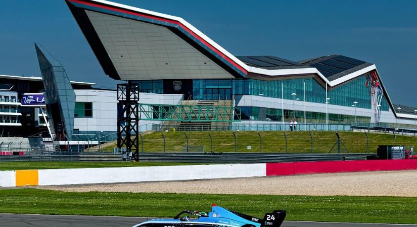 A Forma–1-es Brit Nagydíjon versenyez Molnár Martin a hétvégén