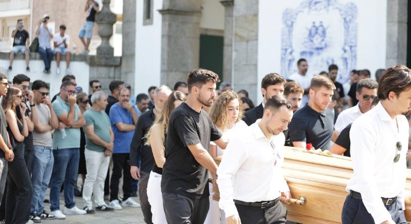 Ön szerint a Liverpool minden játékosának ott kellett volna lennie Diogo Jota temetésén?