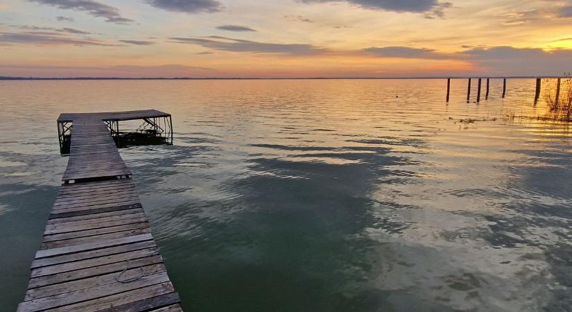 Stégen ücsörögni a Balatonon? Itt vannak a szabályok, hogyan kerülheti el a bírságot