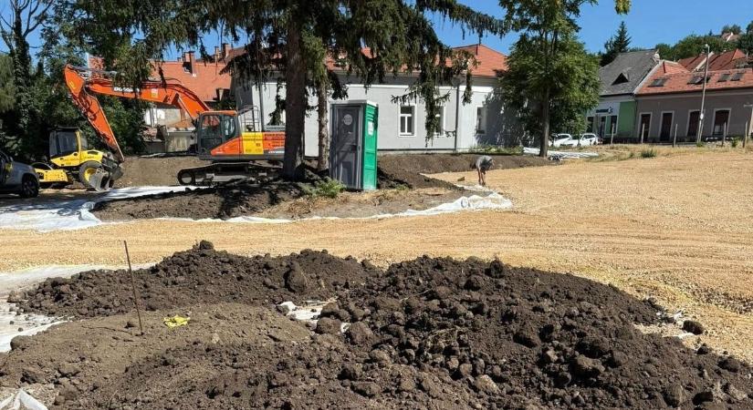 Készül, zöldül az új vásártér Egerben