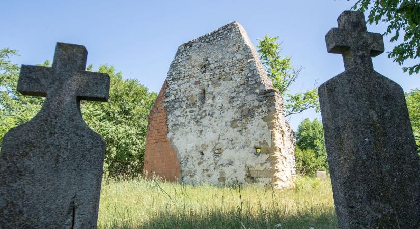 Sokat látott zámolyi romtemplom: az urbex-kalandorok számára is felfedezésre váró terep (galéria)