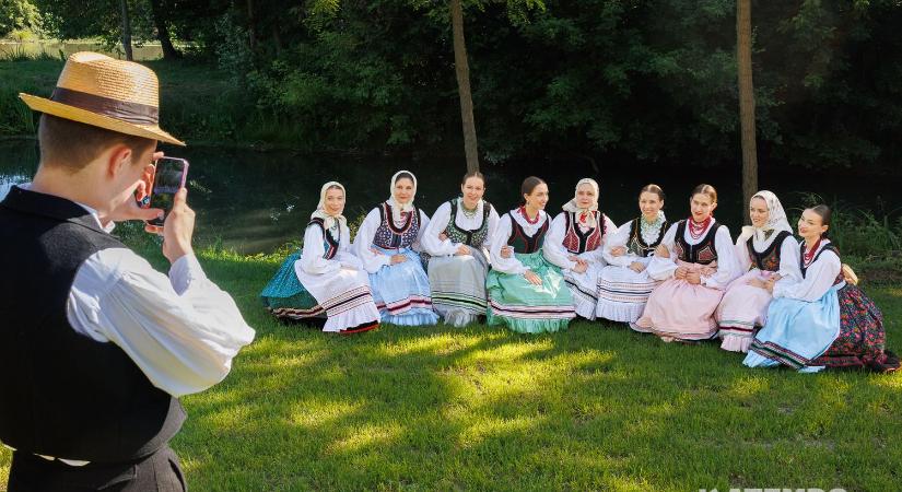 FOTÓK: A Mátyusföld kincsei – folklórfesztivált indítottak a felújított tallósi malomnál