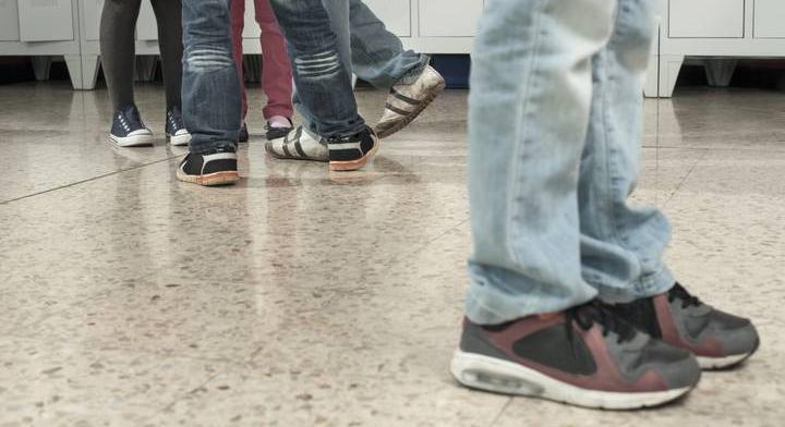 „A bántalmazott gyerek büntetést is bevállal, csak ne kelljen a többiek között elvegyülni” – ilyen a bullying valójában