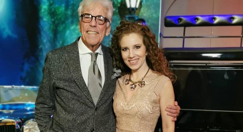 Ernyey Béla 38 évvel fiatalabb felesége bikiniben: ennyire dögös Dóra