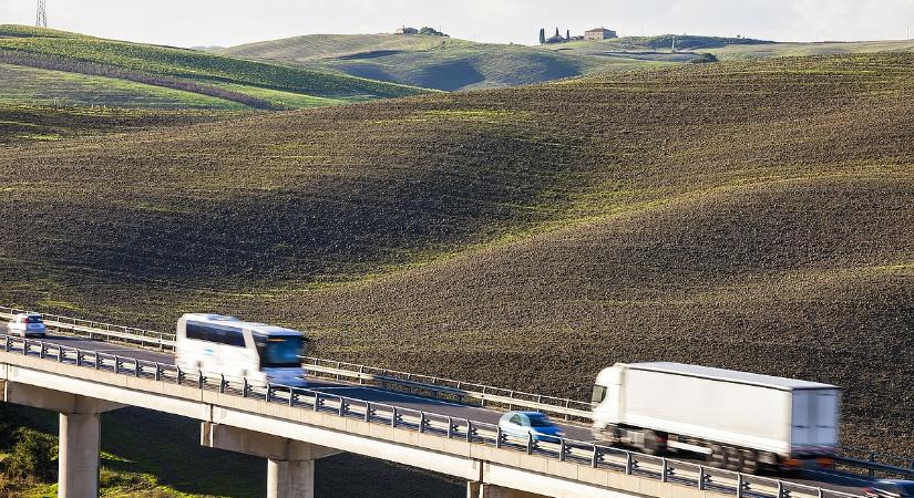 Kaposvári diákok busza szenvedett balesetet Szabadkánál, többen megsérültek
