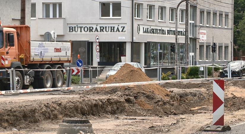 Újra járható a Postakert utcai forgalmi sáv