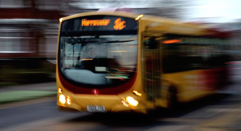 Diákokat szállító busz karambolozott Szegedtől nem messze, nyolcan megsérültek