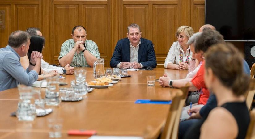 Újabb területeken bővülhet a Magyar Ökumenikus Segélyszervezet és az egri önkormányzat együttműködése