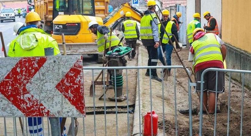 Nagyon figyeljünk! Hétfőtől ebben az utcában bajos lesz a közlekedés
