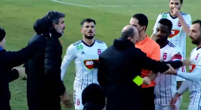 "Barátságtalan" Vidi-Dinamo: Fiola piros lapja és tömegjelenet az edzőmeccsen – videó