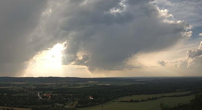 Zivatarok hűsítenek nyugaton