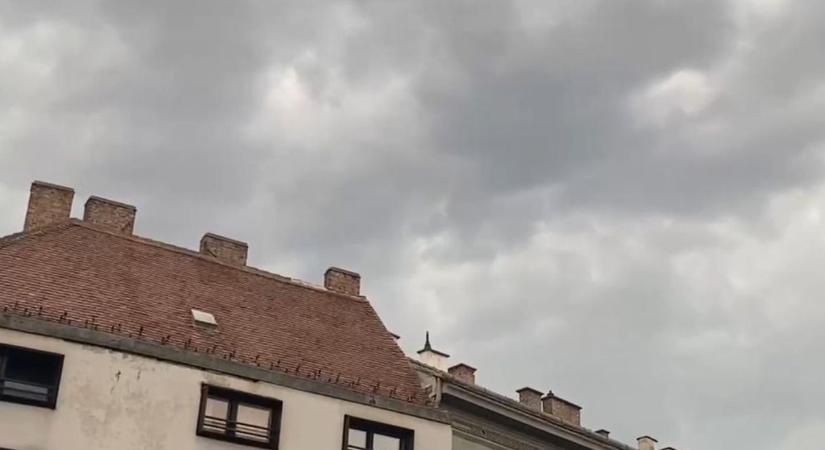 Így közeledik a vihar Sopronban - videó
