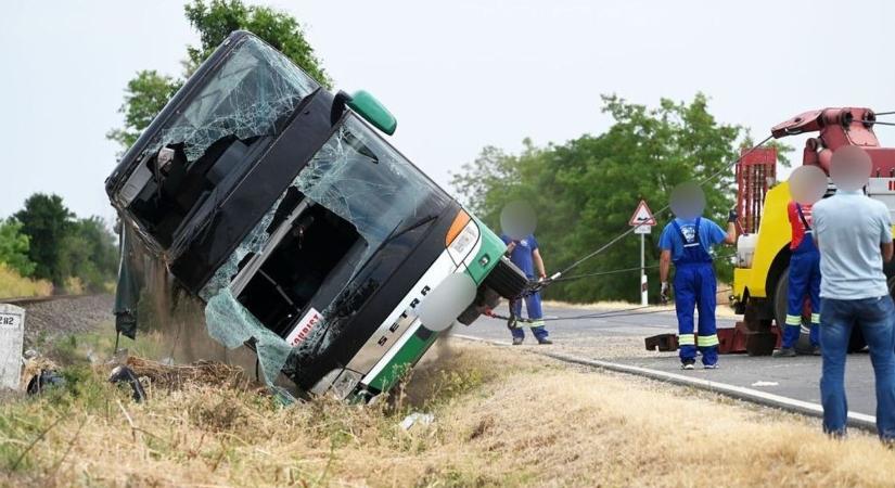 Magyar diákok sérültek meg a szabadkai buszbalesetben, súlyos szankciókat eszközöl a NAV