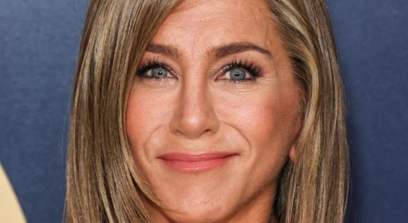 Idén mindenki ilyen kertről álmodik – Jennifer Aniston gyönyörű, mindentudó kertje