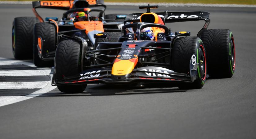 F1: Még Verstappent is kiakasztotta Piastri büntetése
