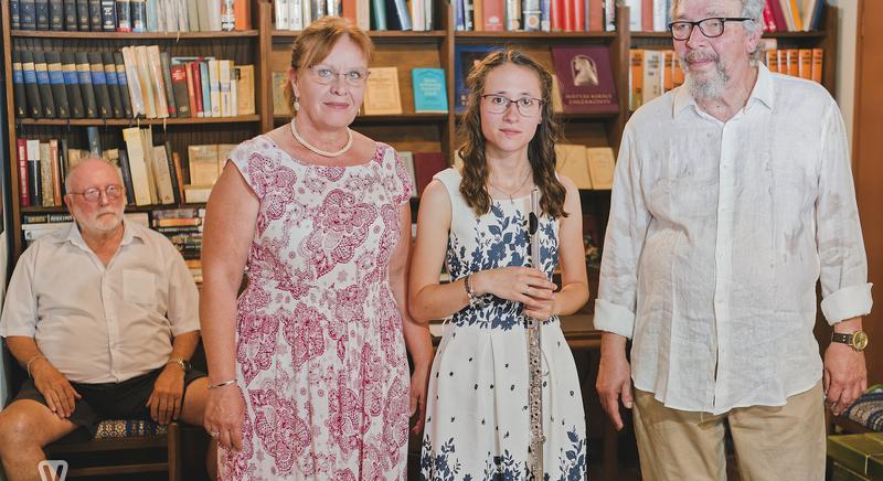 Lázár Ervin Pentaxszal - Fák, utak, horizontok címmel nyílt tárlata Kereszty Gábornak
