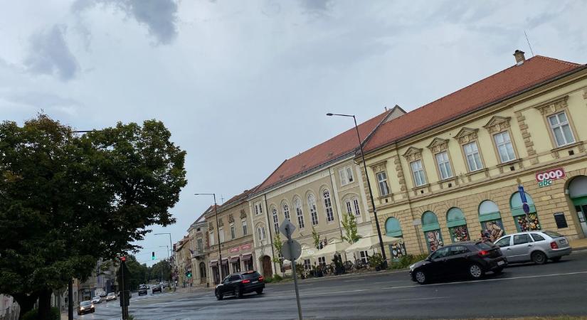 A forróság még kitart hétfőn, de már közel az enyhülés