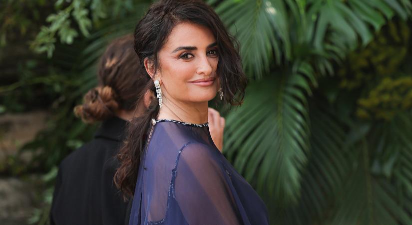A hét szettje: az 51 éves Penélope Cruz gyönyörű éjkirálynőként érkezett a párizsi bálra