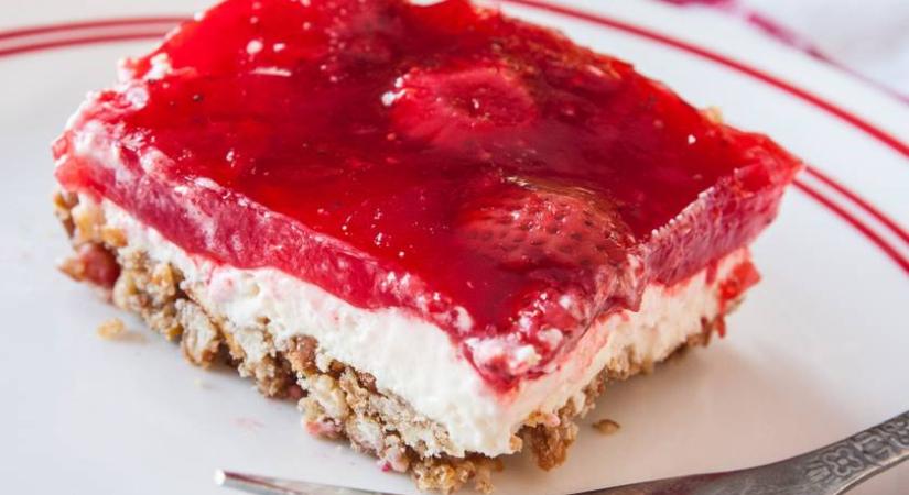 Igazi nyári desszert a sajttorta gyümölcszselével: ki nem találnád, miből áll az alja