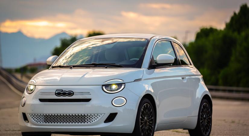 Íme az első fotók az új Fiat 500 benzines változatáról!