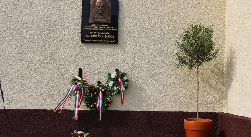 Esterházy János kelenyei emléktáblájának felavatása – képeken