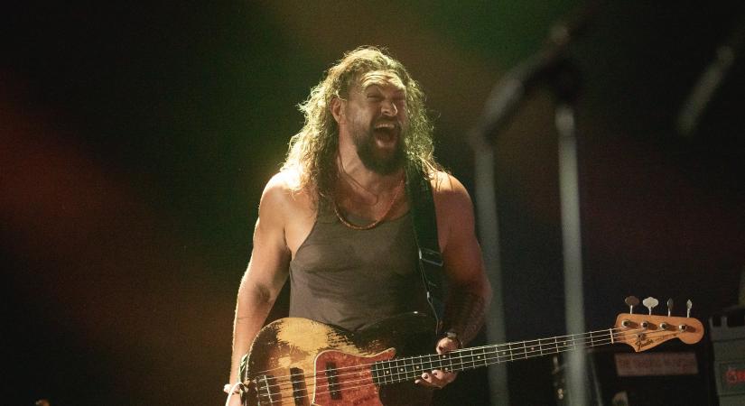 Senki nem lehet annyira kúl, mint Jason Momoa a Black Sabbath búcsúkoncertjén