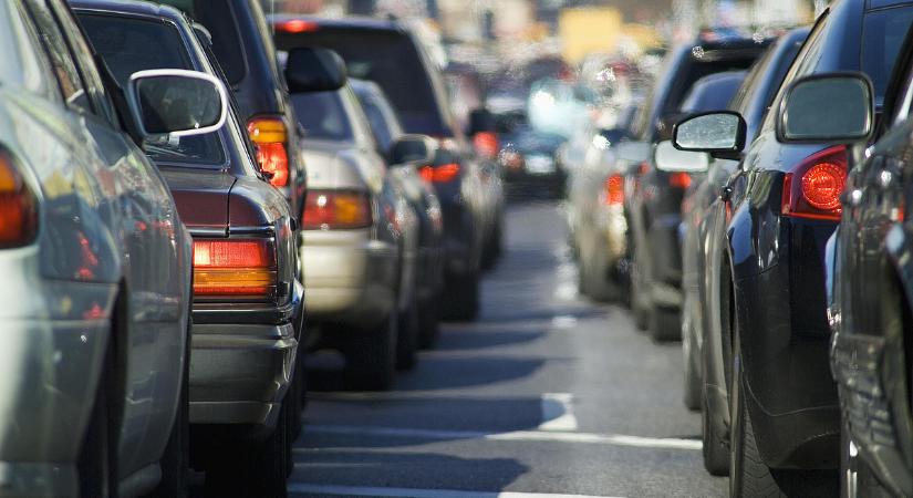 Ötezer autót vonhat ki a forgalomból a NAV kamu-ügyintézők miatt – Ön is belefutott?