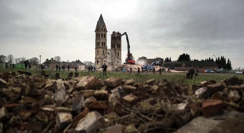 Szerinted is követni kellene a nyugati trendet: mikor lesz Pécsen templomrombolás?