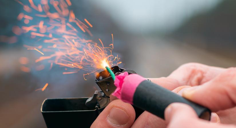 Elfogadta az internetes kihívást, petárdákat nyelt le egy 11 éves fiú
