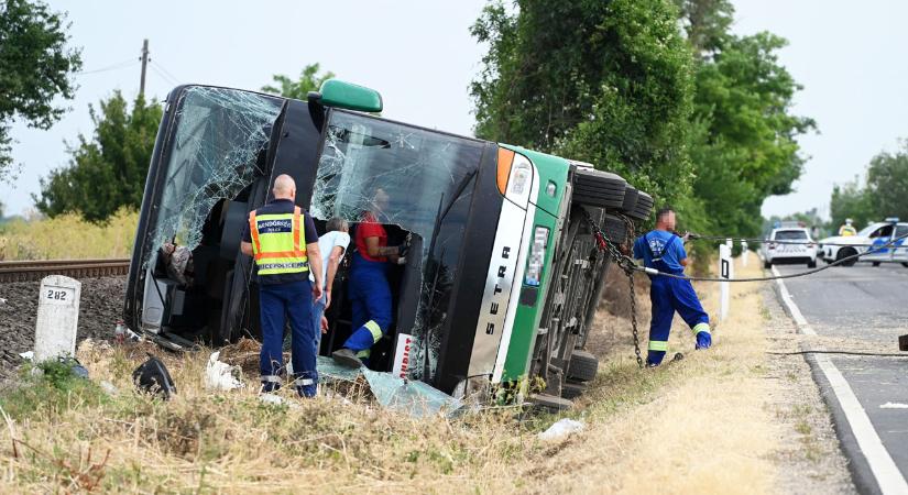 Amputálni kellett egy 17 éves lány karját a kunszentmártoni autóbaleset után