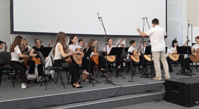Klasszikus gitárosok versenyeztek a Zeneművészeti Karon