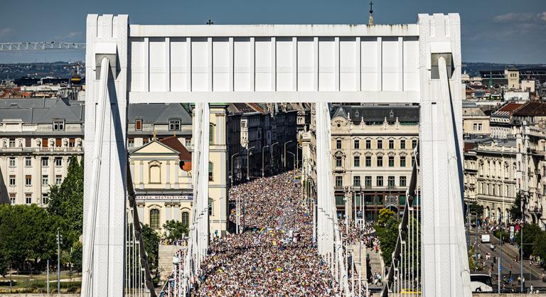 Hadházy Ákos: Arcfelismerő rendszerrel osztana ki 80 ezer forintos bírságokat a rendőrség a Pride résztvevőinek