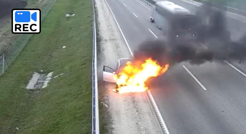 Kigyulladt és rommá égett. Senki nem segített, amíg a tűzoltók nem értek ki