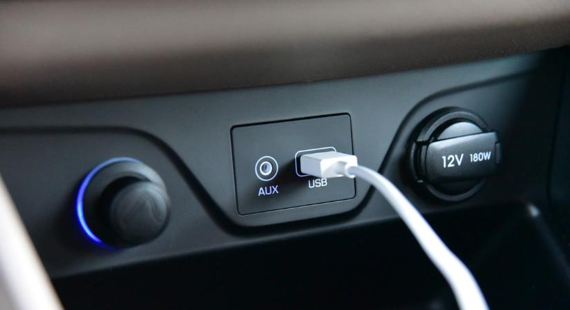 Íme 6 hasznos dolog, amit megtehet az autója USB-portjával és lehet, hogy mégsem hallott róluk