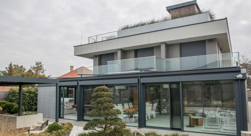 Kehi-jelentés: Ruszin-Szendi közpénzen rendelt luxustárgyakat