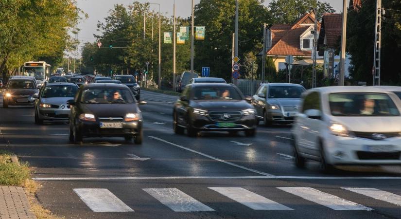 Egy édesanya esett bajba a debreceni forgalomban, megdöbbentő, mi történt ezután!