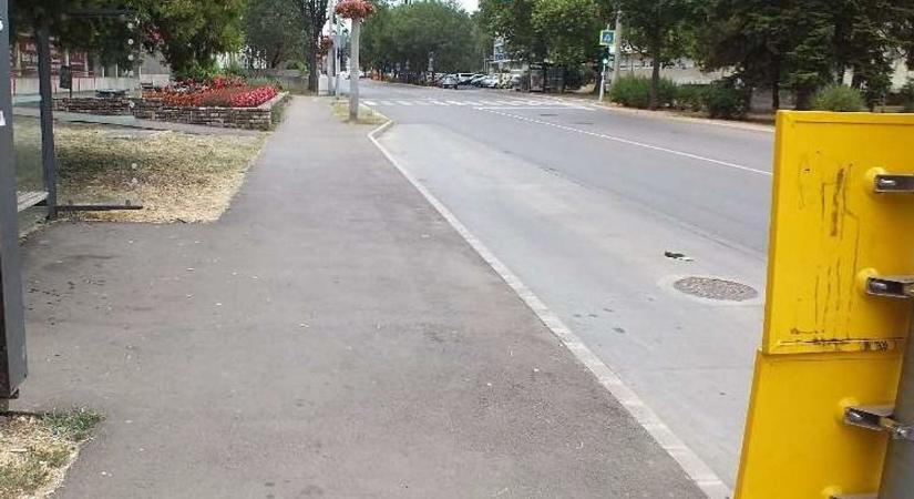 A buszmegállónál sétált egy idős néni Gyöngyösön, ami ezután jött, valakinek 10 év börtönt érhet