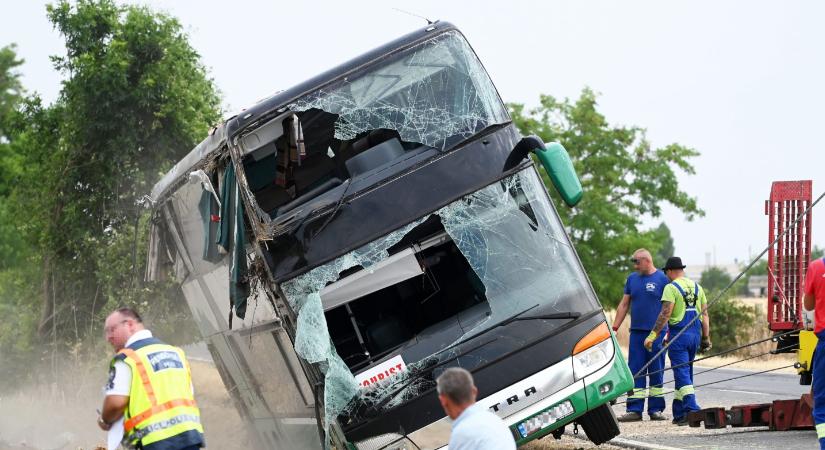 Amputálni kellett a 17 éves ukrán lány egyik karját a kunszentmártoni buszbaleset után